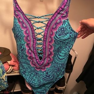 EUC Isle Lattice in Ocean Motion